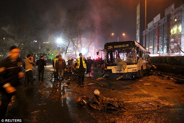 Hien truong danh bom dam mau o Ankara, hang tram nguoi thuong vong